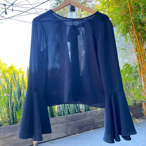 SOLD, Shear Open Back, Bow, Bell Sleeve Top 💫 - Picture 5 of 6